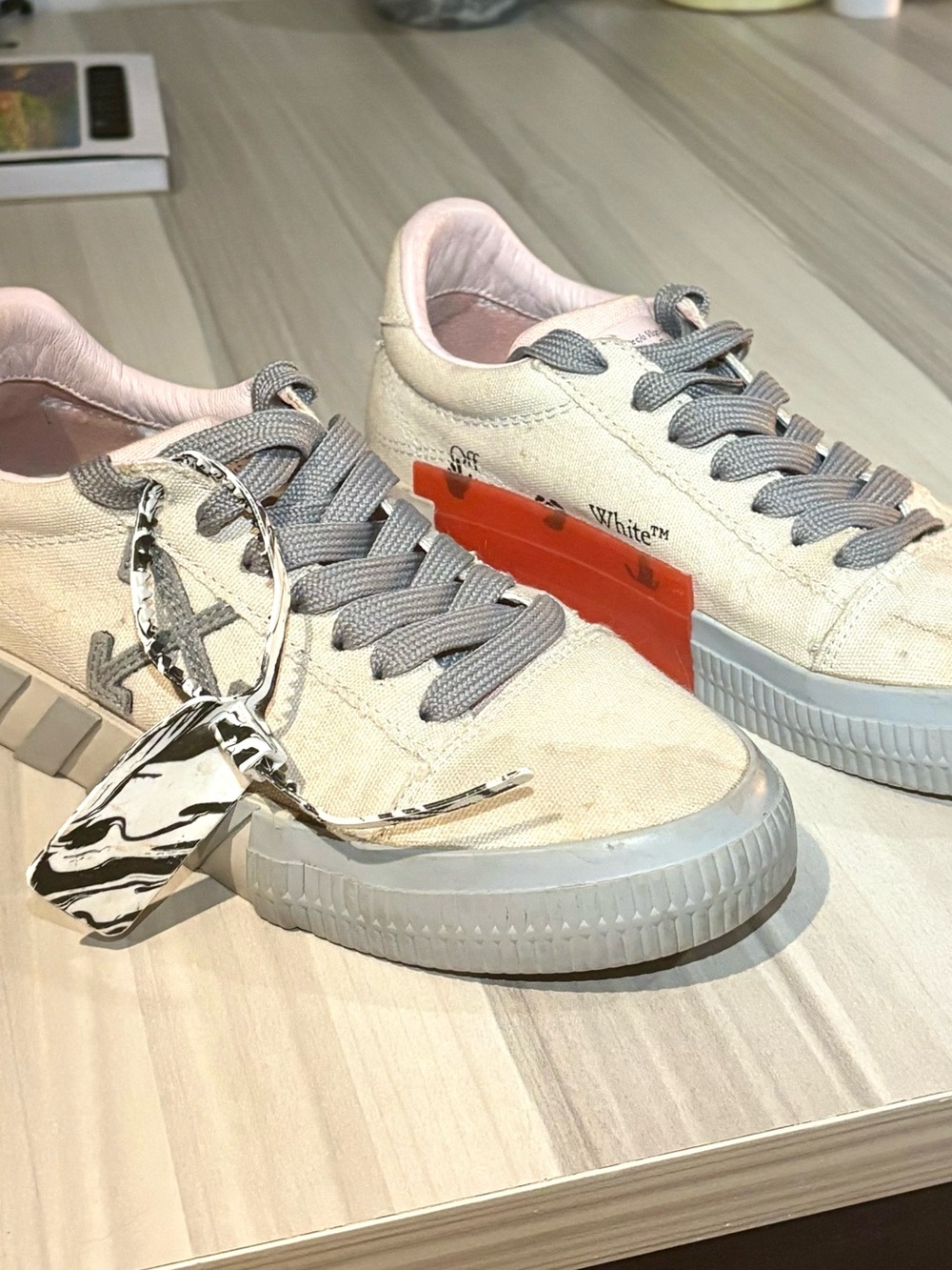 Off-White Vulc Beige Gray Pink Sneakers US 7 | EU 38